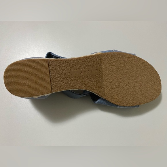 NWOT Kelly & Katie Canvas Sandals - Picture 10 of 14